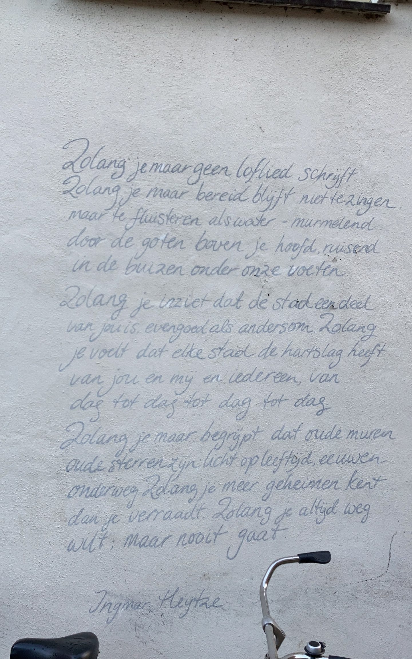 Ingmar Heytze Gedicht: Zolang je maar geen loflied schrijft.